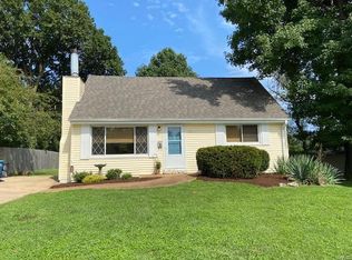 420 Chamberlin Dr, Ballwin, MO 63021