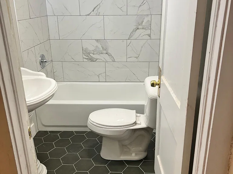 3016 N Robinson Ave #2 — Photo 7