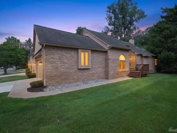 21660 River Ridge Trl, Farmington, MI 48335