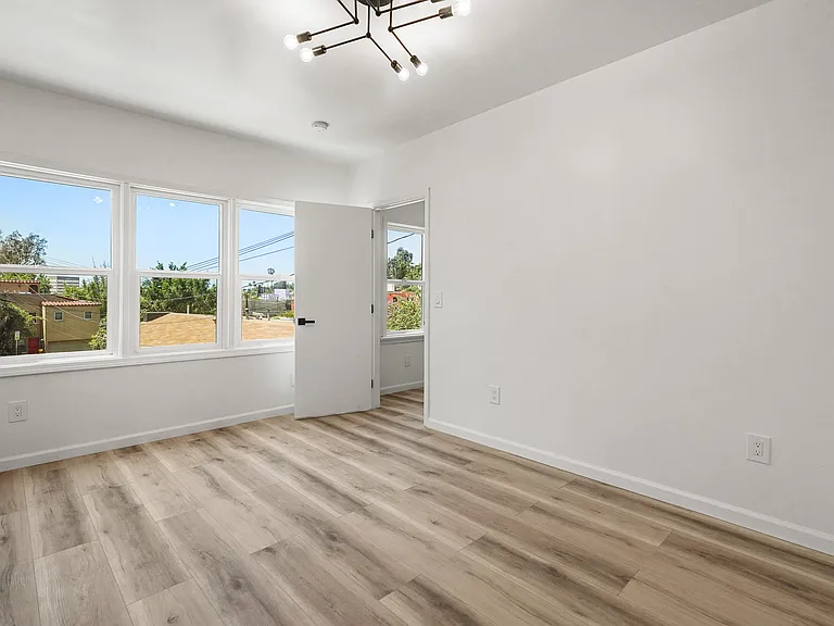 1558 Parmer Ave #1558 — Photo 6