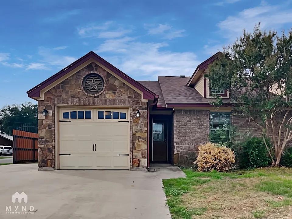612 Hilltop Dr