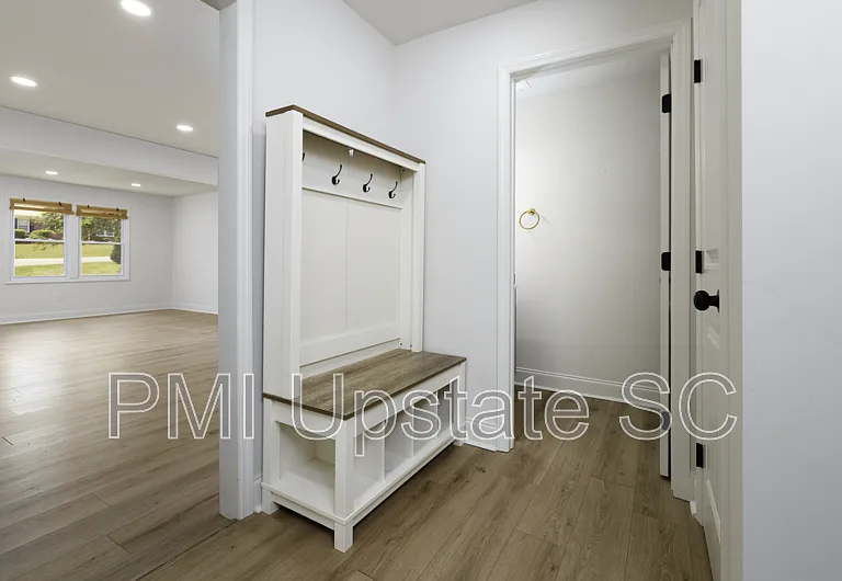 101 Paris View Dr — Photo 9