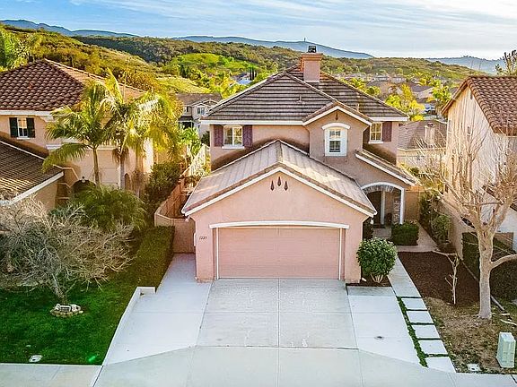2nd image of 1225 Avenida Amistad