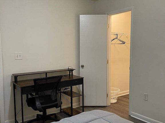 4th image of 1420 Collegiate Cir