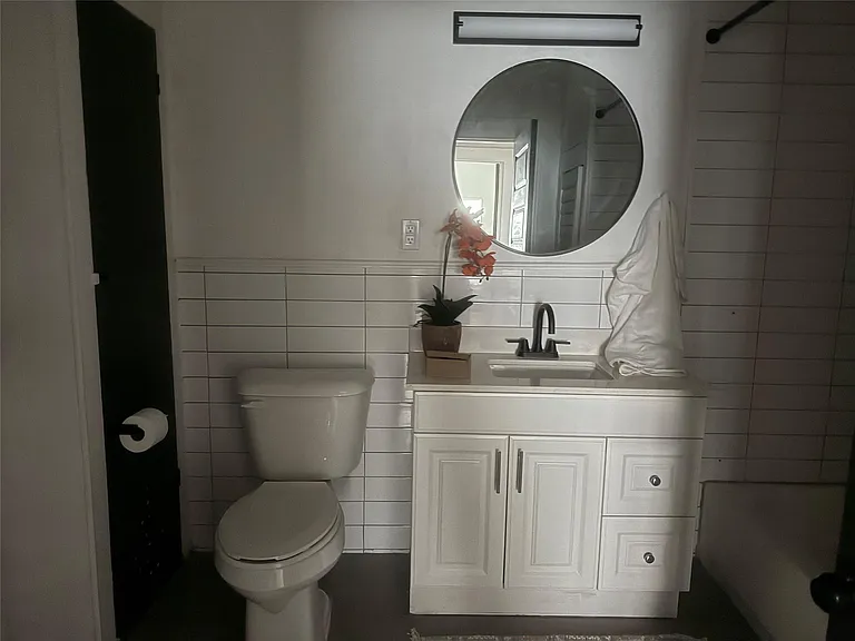 405 E College St — Photo 25