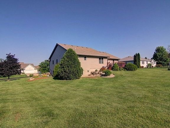 3rd image of 6694 Parkway Dr