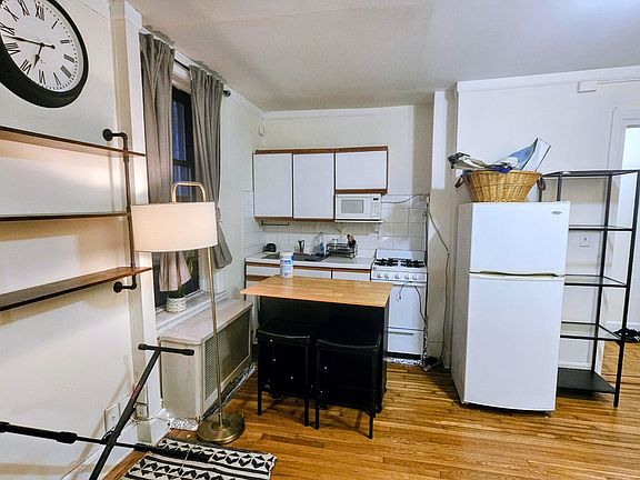 4th image of 142 E 33rd St APT 2A