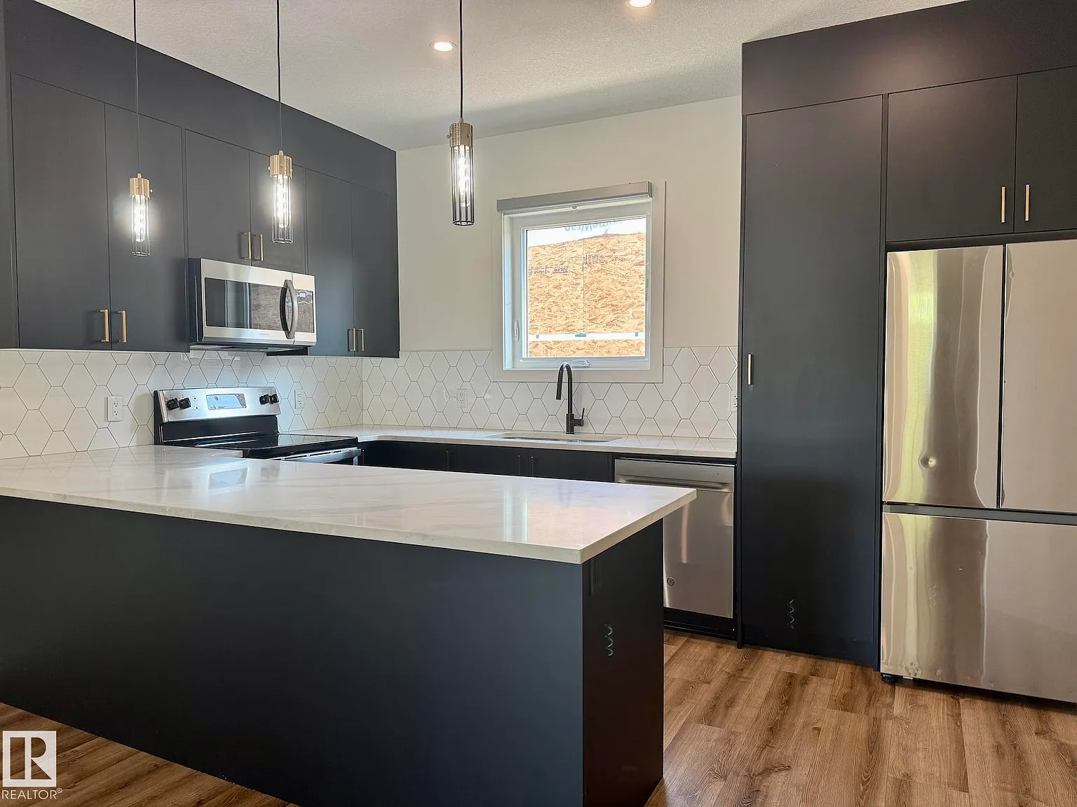 3 bed, 2.5 bath, 1160 sqft, $1,845 — Photo 2