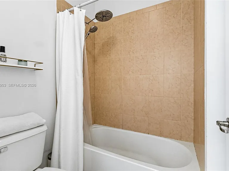 612 NE 193rd St — Photo 34