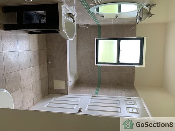4th image of 6019 S King Dr