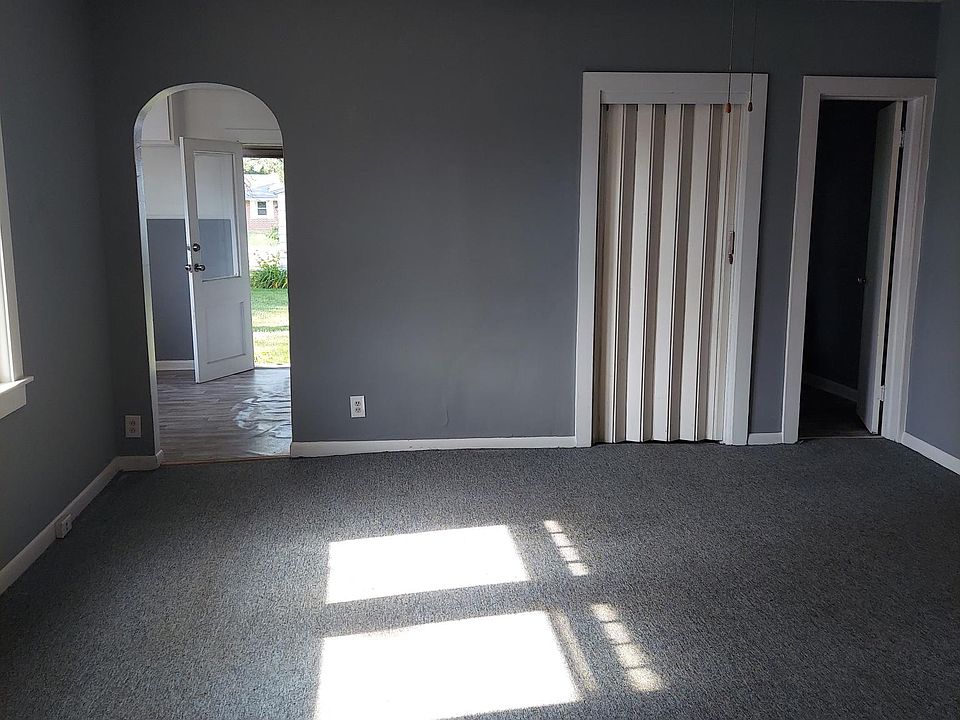 2nd image of 129 W Cross St APT 1