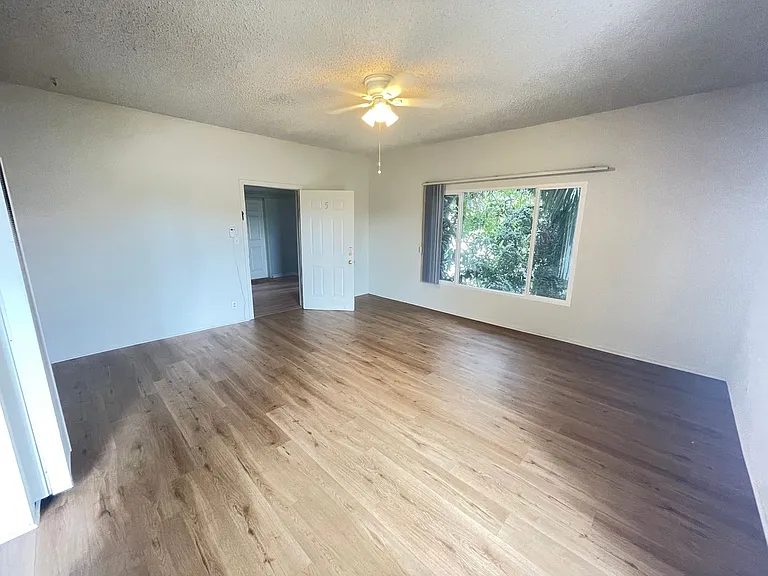 515 E Valencia Ave — Photo 1