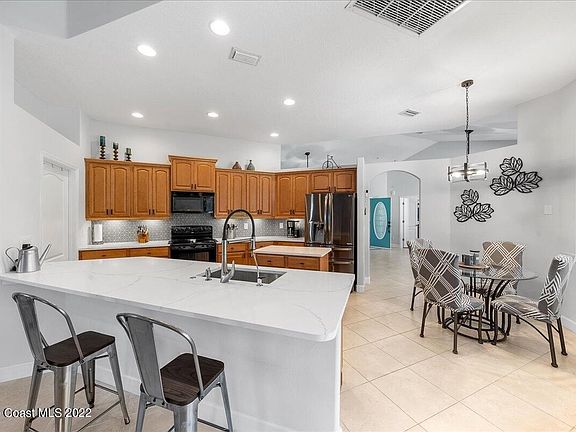 4th image of 3839 Gardenwood Cir