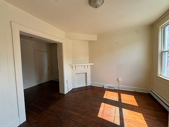 3rd image of 206 Pear St