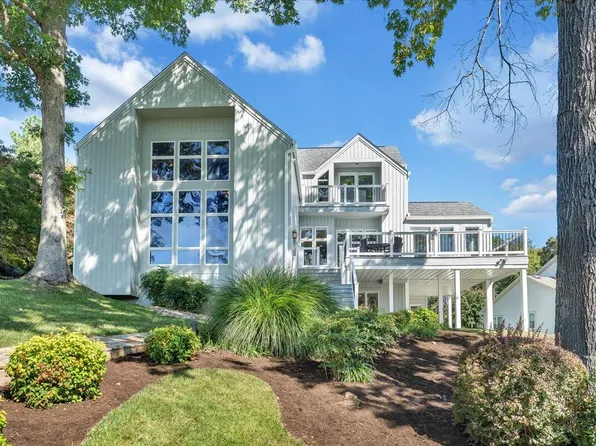 109 Hillview Dr, Moneta, VA 24121