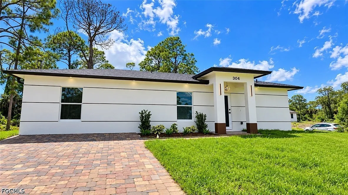 3 bed, 2.0 bath, 1080 sqft, $1,850 — Photo 1