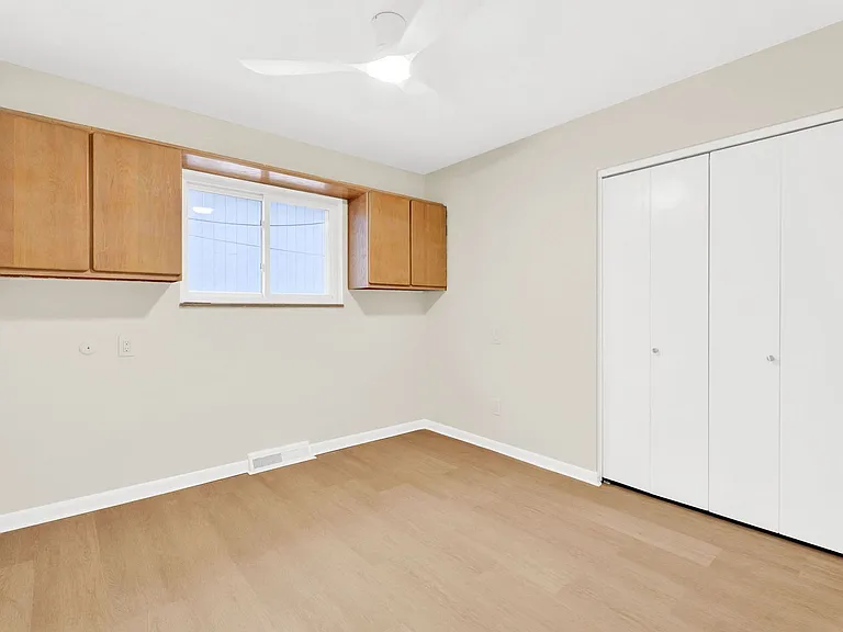 915 James K Blvd — Photo 24