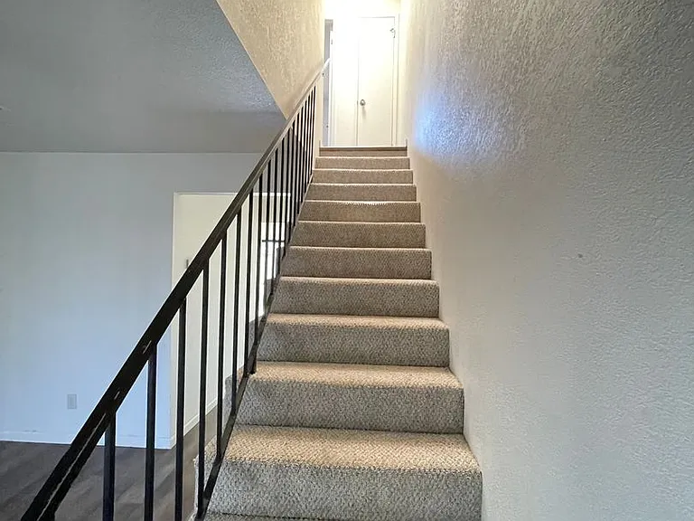 160 (1077 Alaska) — Photo 11