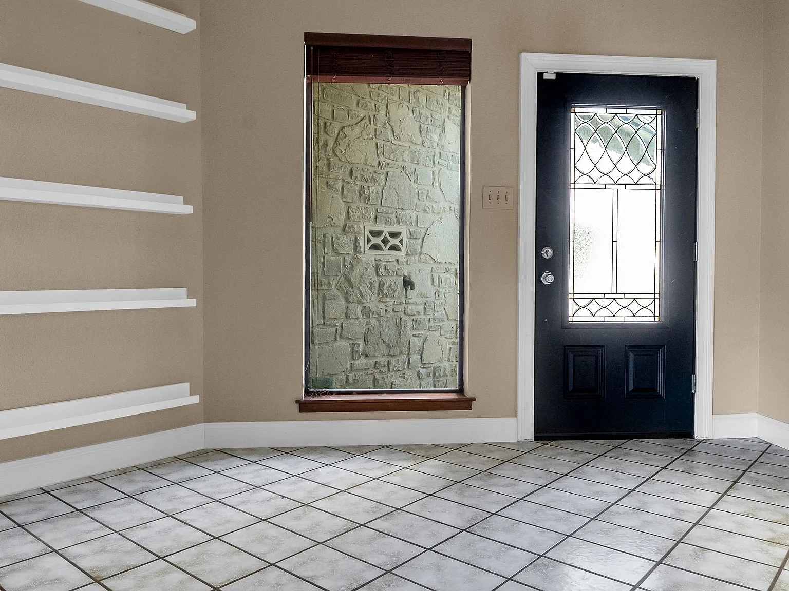 306 Country Wood Dr — Photo 4