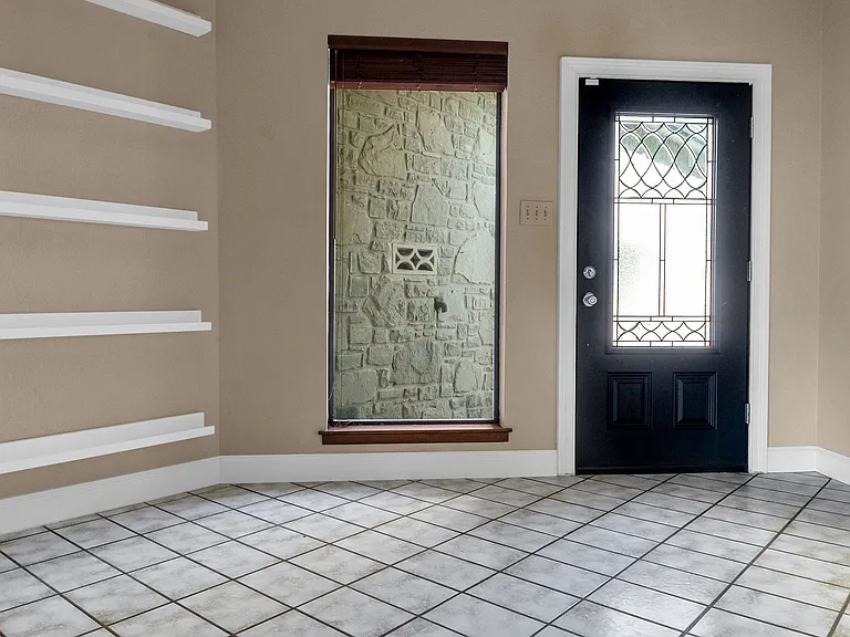 306 Country Wood Dr — Photo 4