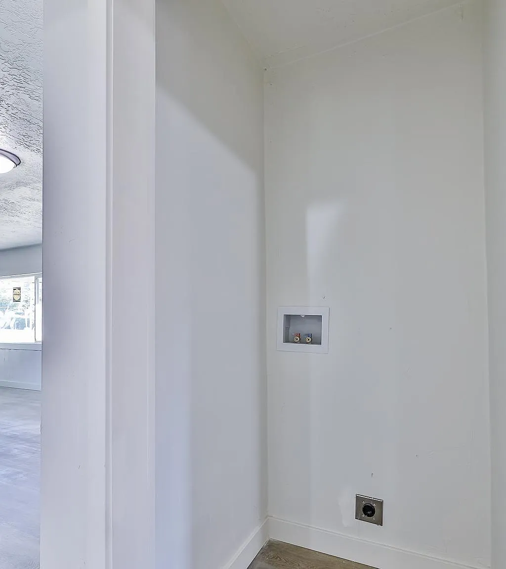 2 bed, 1000 sqft, $1,600 — Photo 3