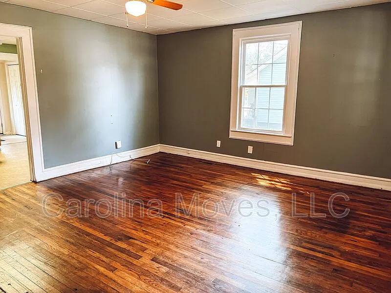2 bed, 1.0 bath, 1200 sqft, $1,375 — Photo 3