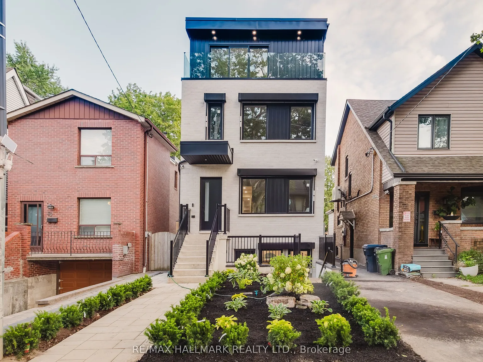 37 Milverton Blvd — Photo 2