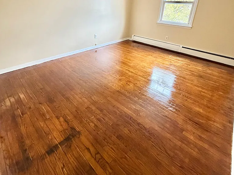 960 1st Ave #4 — Photo 3