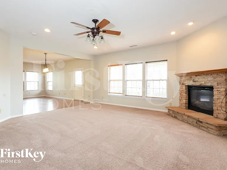10735 Cyrus Dr — Photo 3