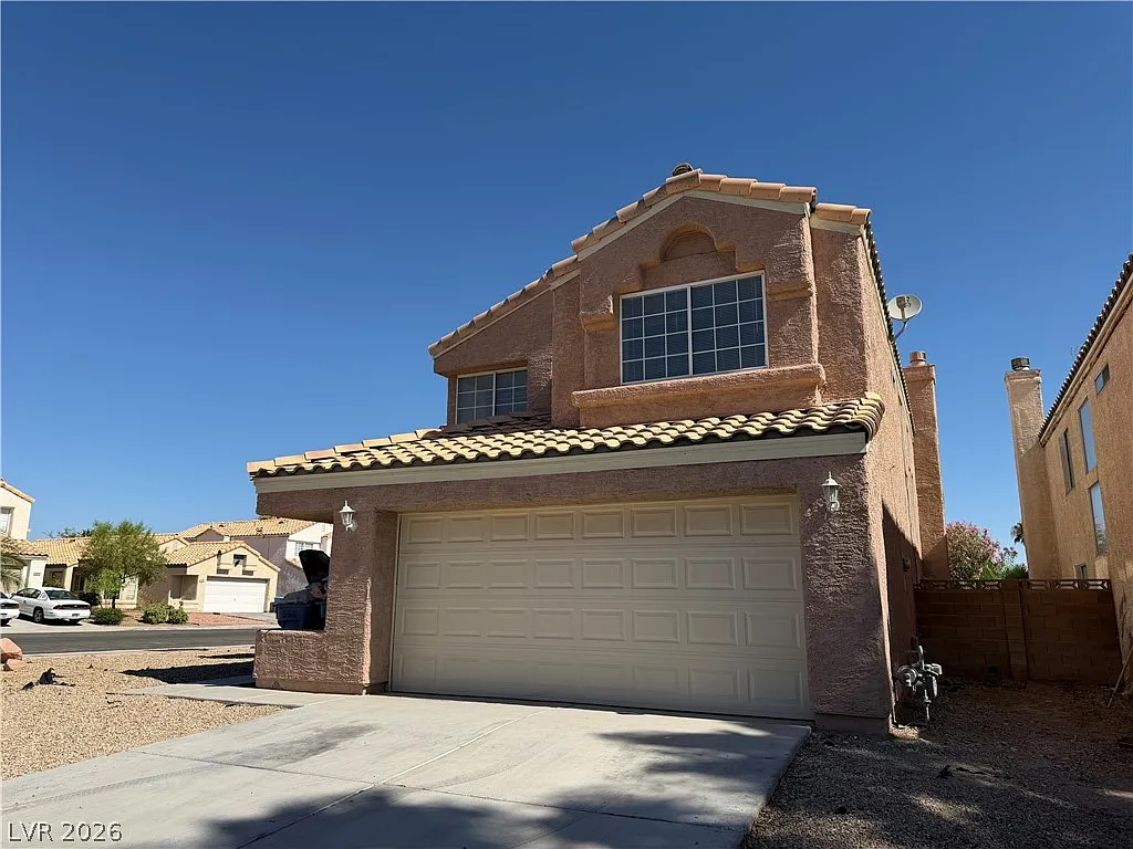3 bed, 2.5 bath, 1792 sqft, $1,995 — Photo 2