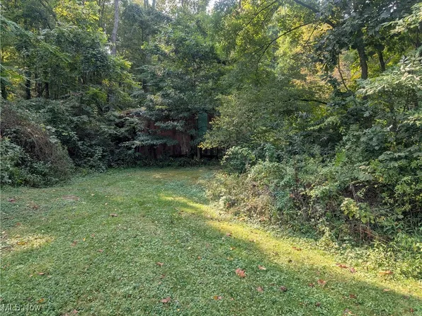 S Dawson St, Uhrichsville, OH 44683