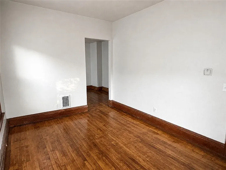 52 Winterroth St — Photo 3