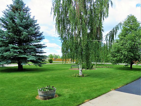 4th image of 3550 Honeysuckle Dr