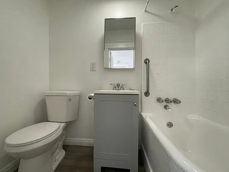 417 W 10th St — Photo 17