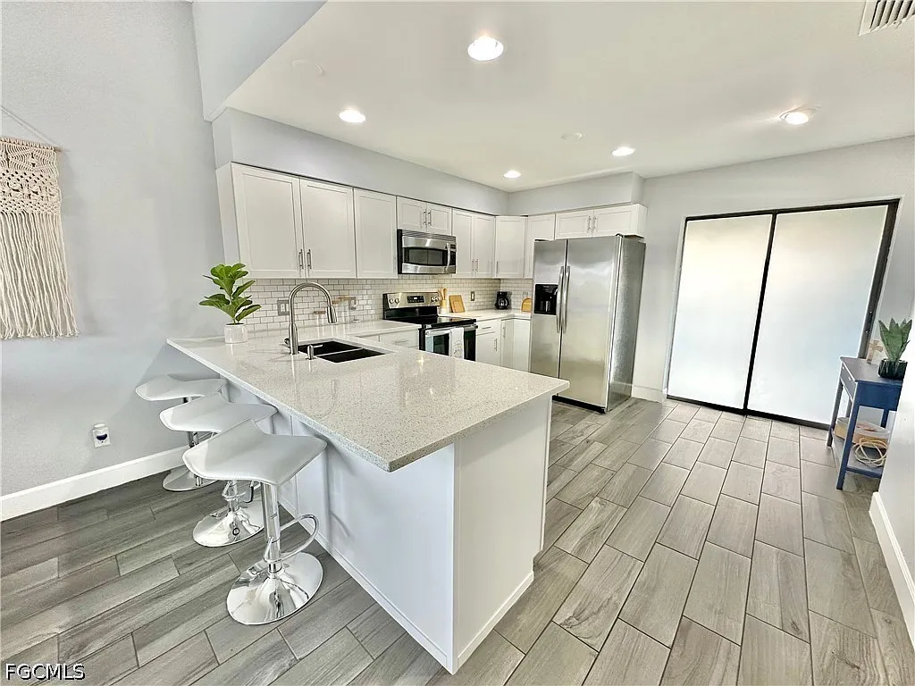 2 bed, 2.0 bath, 858 sqft, $1,700 — Photo 3