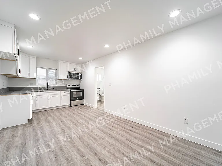 339 W Center St #J — Photo 1