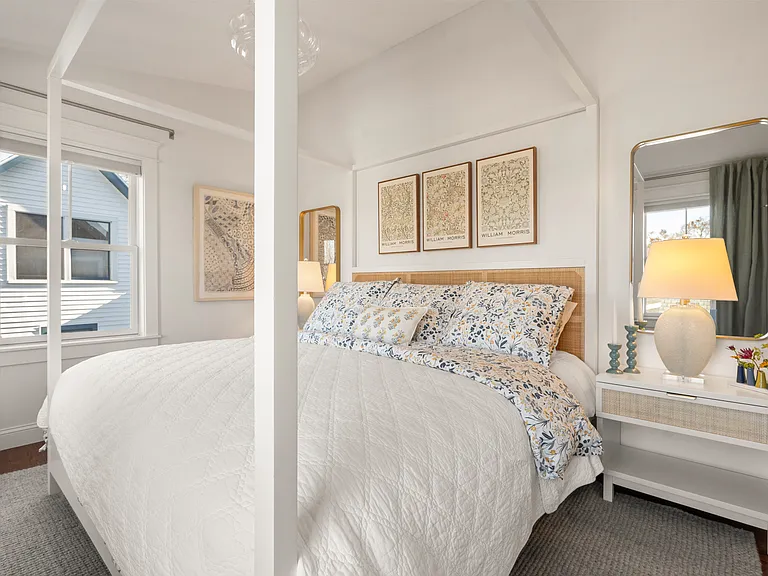 Bright and sunny, with fantastic ocean breezes, this NEW KING guest room features all new furniture, artwork and bedding as of 10/28/25.