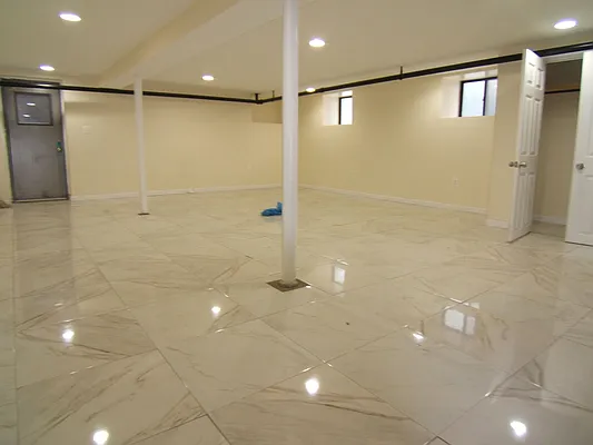 Rented by Joel Weisz, LREB | media 3