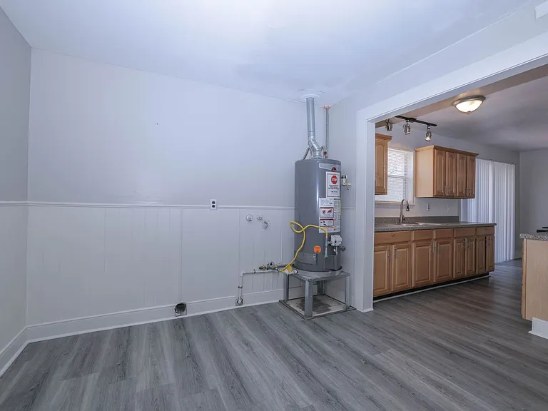 9834 Denning Dr — Photo 18