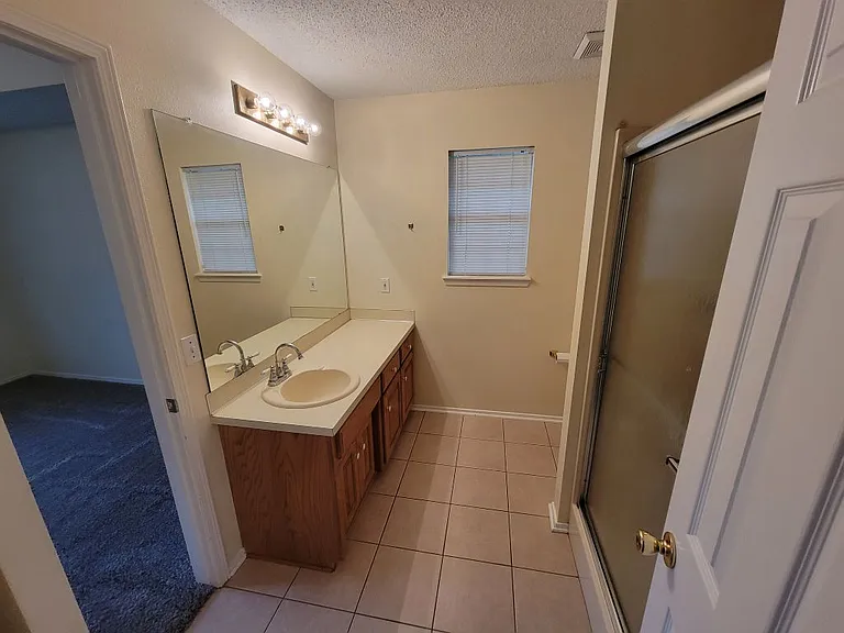 902 S Liberty Dr — Photo 10