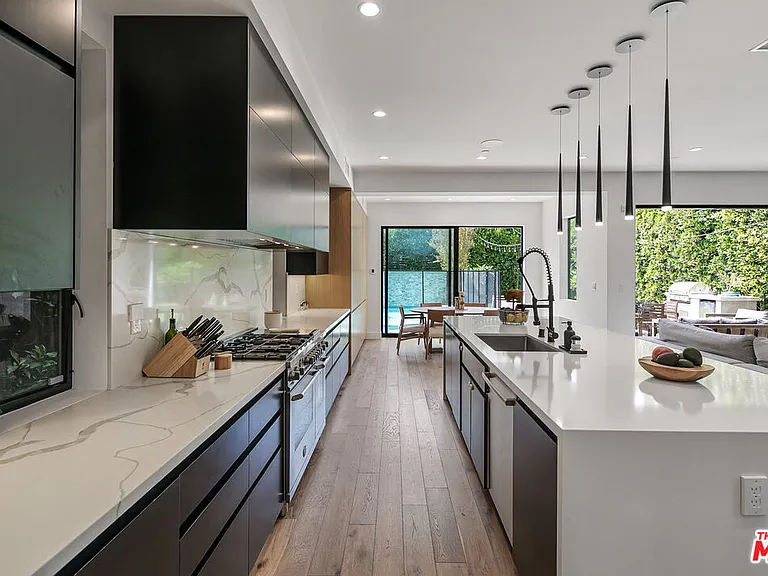 1037 Palms Blvd — Photo 10