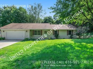 15670 Longview Ln, Spring Lake, MI 49456