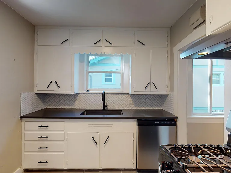 Fully Remodeled Kitchen