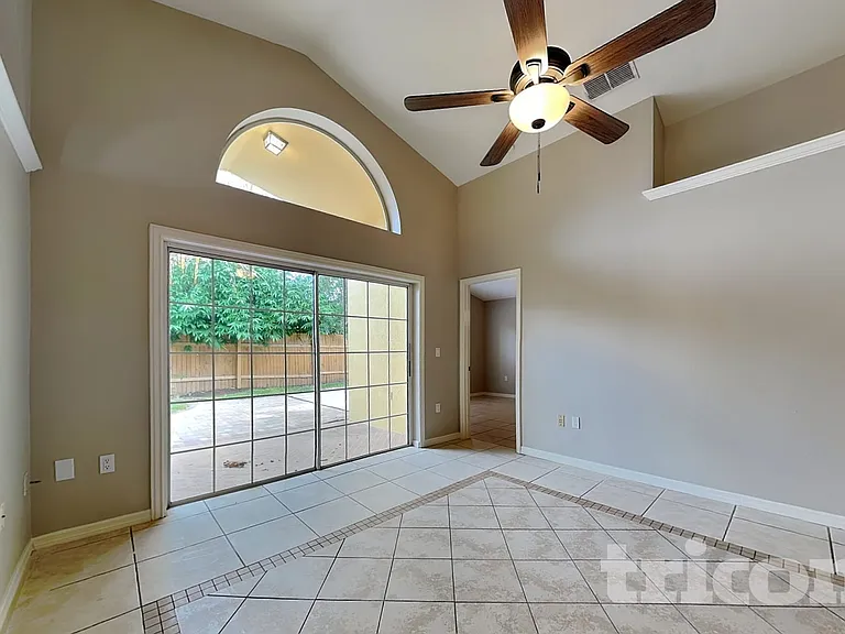 2517 Clareside Dr — Photo 4