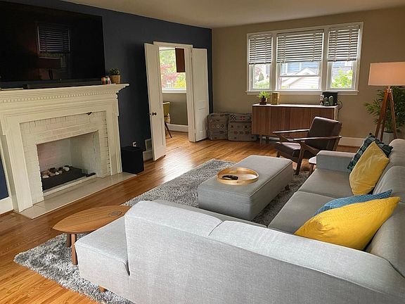 Living Room with Gas Fireplace