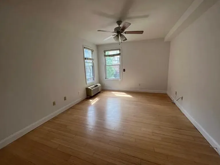 202 Monroe St #5 — Photo 11