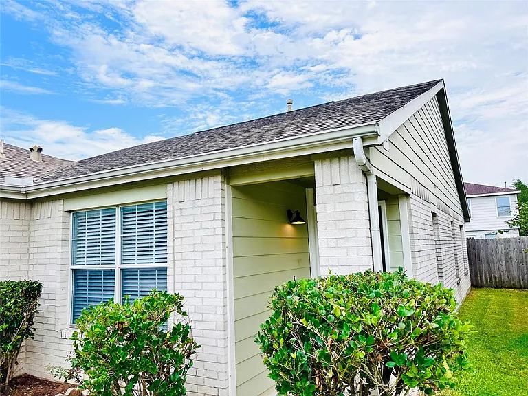 8134 Sanders Forest Ct — Photo 3