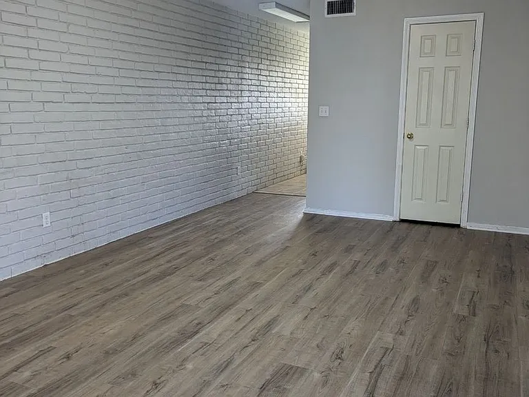 Littlefield Townhomes - $499 total to move into a 2-bedroom, 1.5-bath townhome. Limited-time offer. — Photo 25