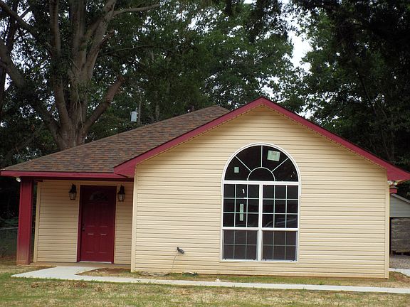 4th image of 1009 Cole Dr