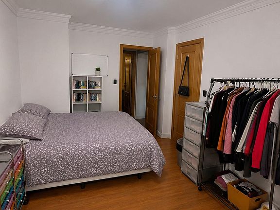 3rd image of 5143 Bell Boulevard